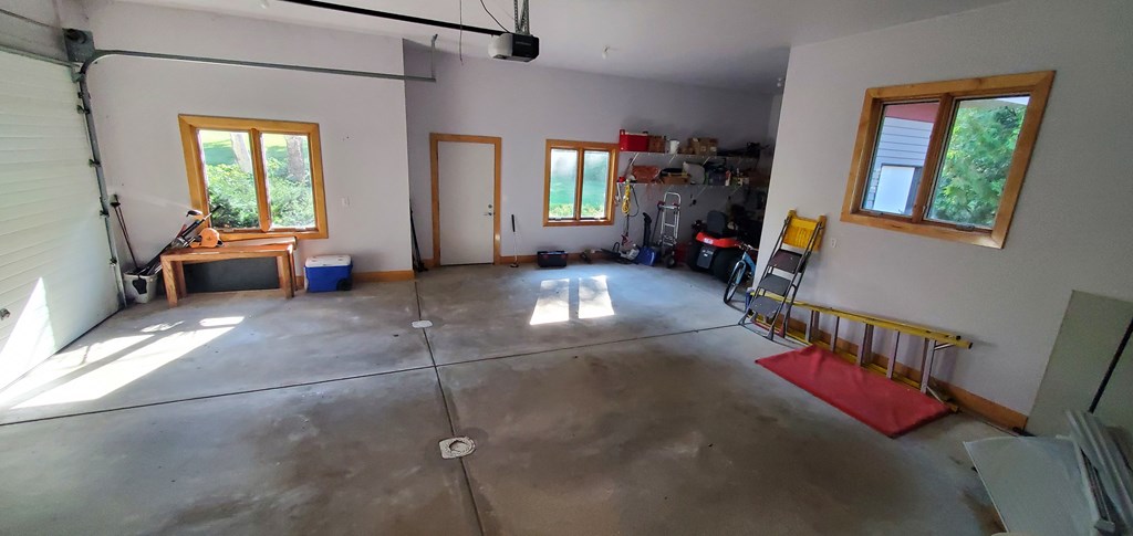 garage with extra 10'x10' space