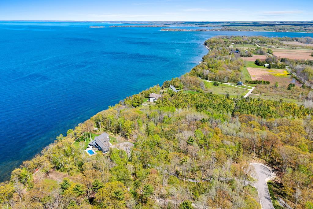 9050 Bay Cliff Dr, Sturgeon Bay, Wisconsin 54235, 3 Bedrooms Bedrooms, ,2 BathroomsBathrooms,Waterfront Residential,For Sale,Bay Cliff Dr,141240