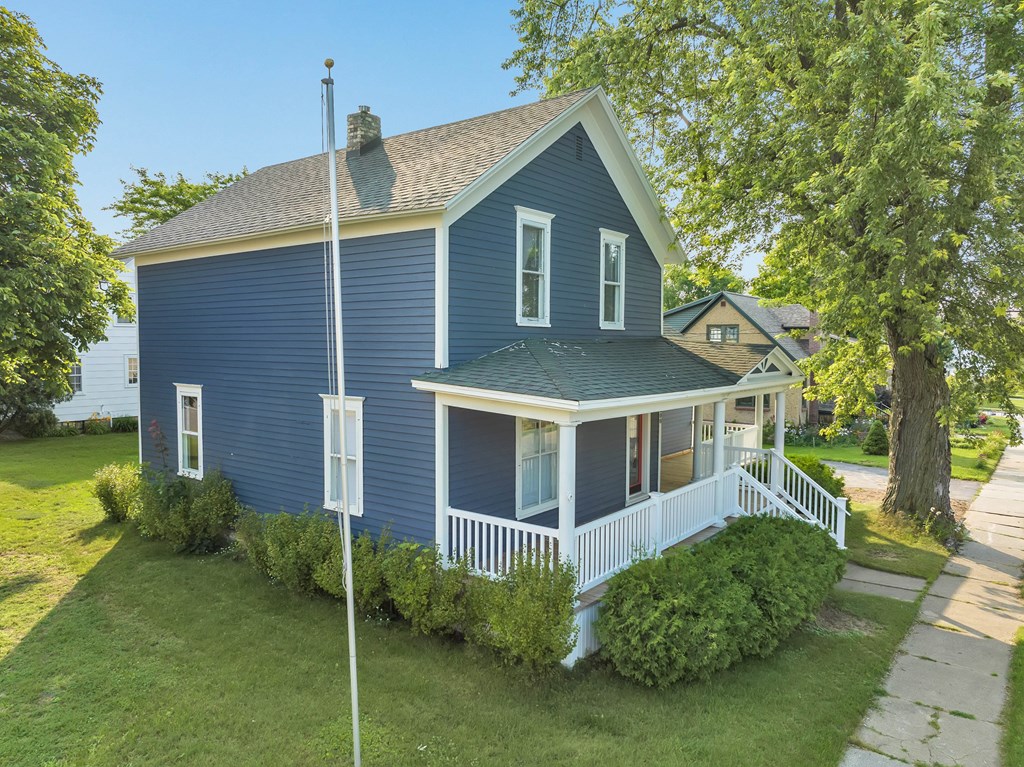208 S 4th Ave, Sturgeon Bay, Wisconsin 54235, 3 Bedrooms Bedrooms, ,1 BathroomBathrooms,Inland Residential,For Sale,S 4th Ave,139775