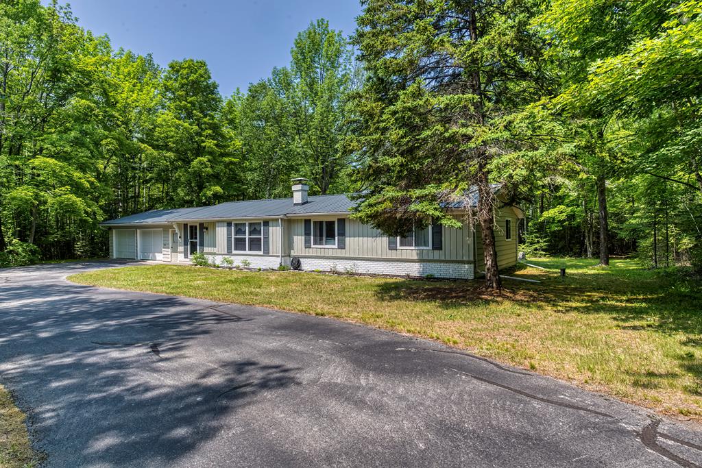 744 Isle View Rd, Gills Rock, Wisconsin 54210, 3 Bedrooms Bedrooms, ,1 BathroomBathrooms,Inland Residential,For Sale,Isle View Rd,139514